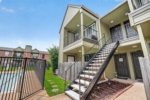18800 Egret Bay Blvd in Houston, TX - Building Photo