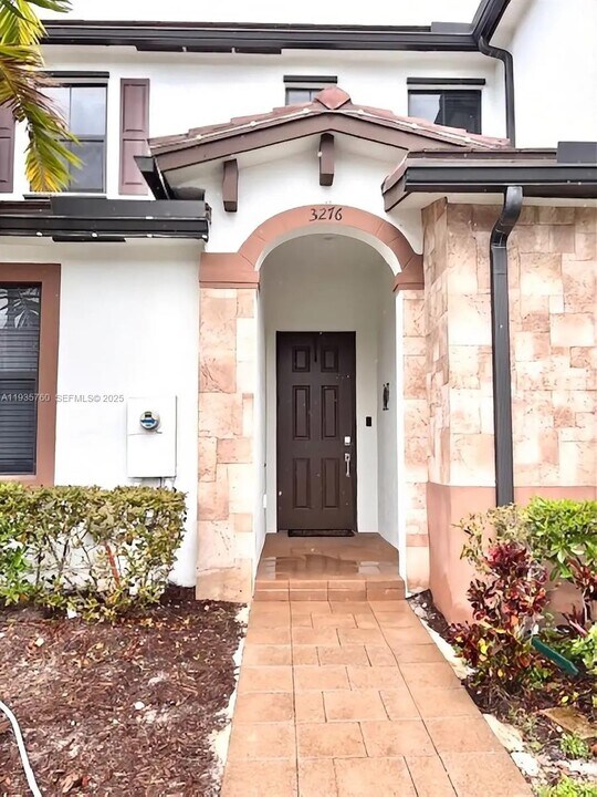 3276 W 106th Terrace in Hialeah, FL - Building Photo