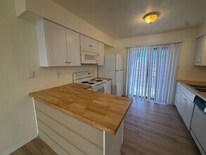 1125 Louisiana Blvd SE in Albuquerque, NM - Building Photo - Building Photo