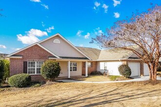 1027 E Bay Springs Dr in Villa Rica, GA - Building Photo - Building Photo