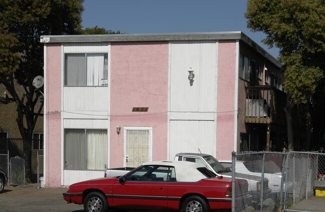 1451 81st Ave in Oakland, CA - Foto de edificio - Building Photo