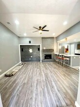 1045 Pepperidge Dr in Lancaster, TX - Foto de edificio - Building Photo