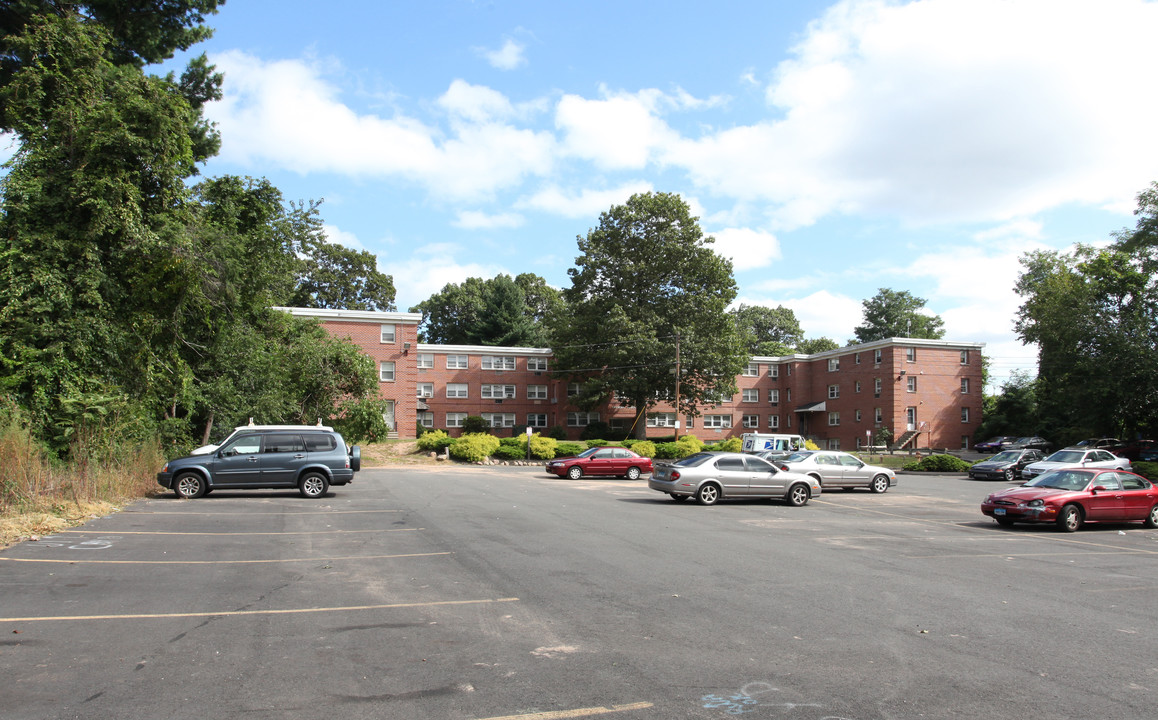 Carriage Hill Apartments in New Haven, CT - Building Photo