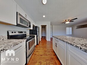 725 W Utopia Rd in Phoenix, AZ - Building Photo - Building Photo