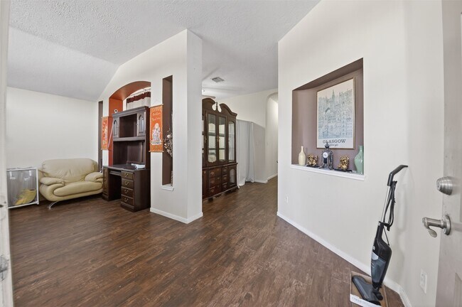 21430 Meadowhill Dr in Spring, TX - Building Photo - Building Photo