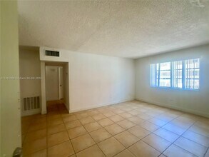 1851 NE 168th St in North Miami Beach, FL - Building Photo - Building Photo