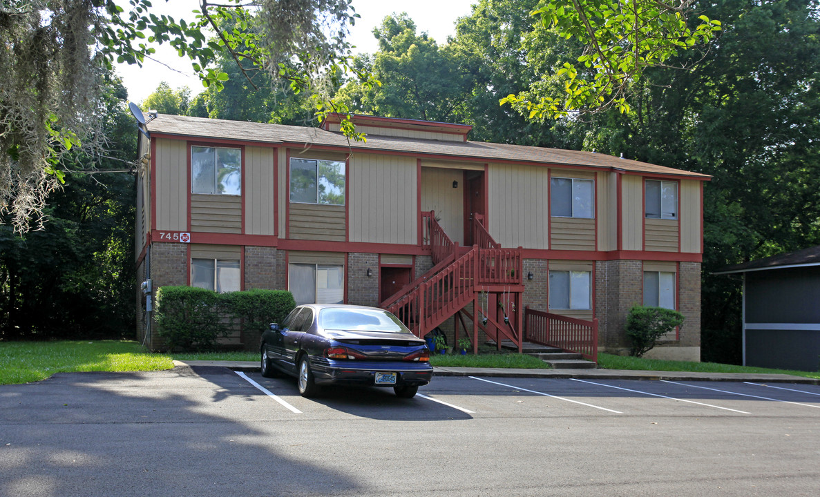 745 Pointe Ct in Tallahassee, FL - Building Photo