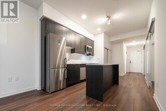 2433 Dufferin St in Toronto, ON - Building Photo - Building Photo