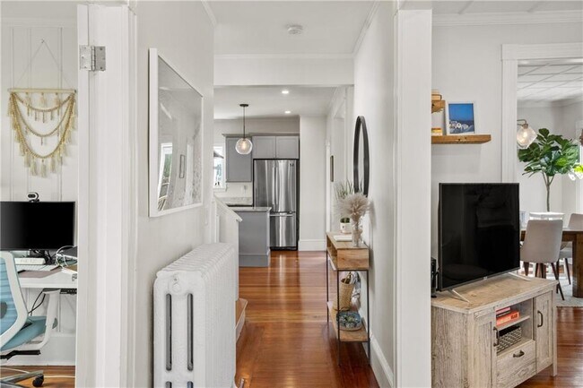 35 Hall Ave in Newport, RI - Building Photo - Building Photo