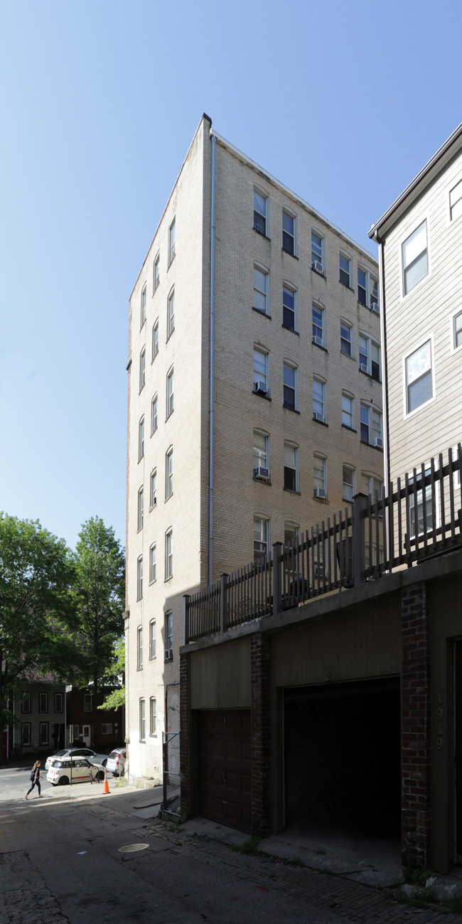 1909 19th St NW in Washington, DC - Foto de edificio - Building Photo