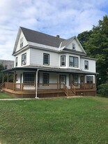 502 Main St, Unit B in Springvale, ME - Building Photo