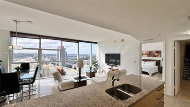 1830 S Ocean Dr, Unit 2407 in Hallandale Beach, FL - Foto de edificio - Building Photo