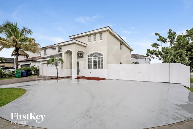 10223 SW 227th Ln in Cutler Bay, FL - Building Photo - Building Photo