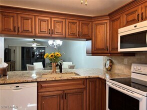 9315 Central Park Dr in Ft. Myers, FL - Building Photo - Building Photo