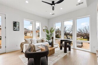 815 E 5th St in Dallas, TX - Building Photo - Building Photo