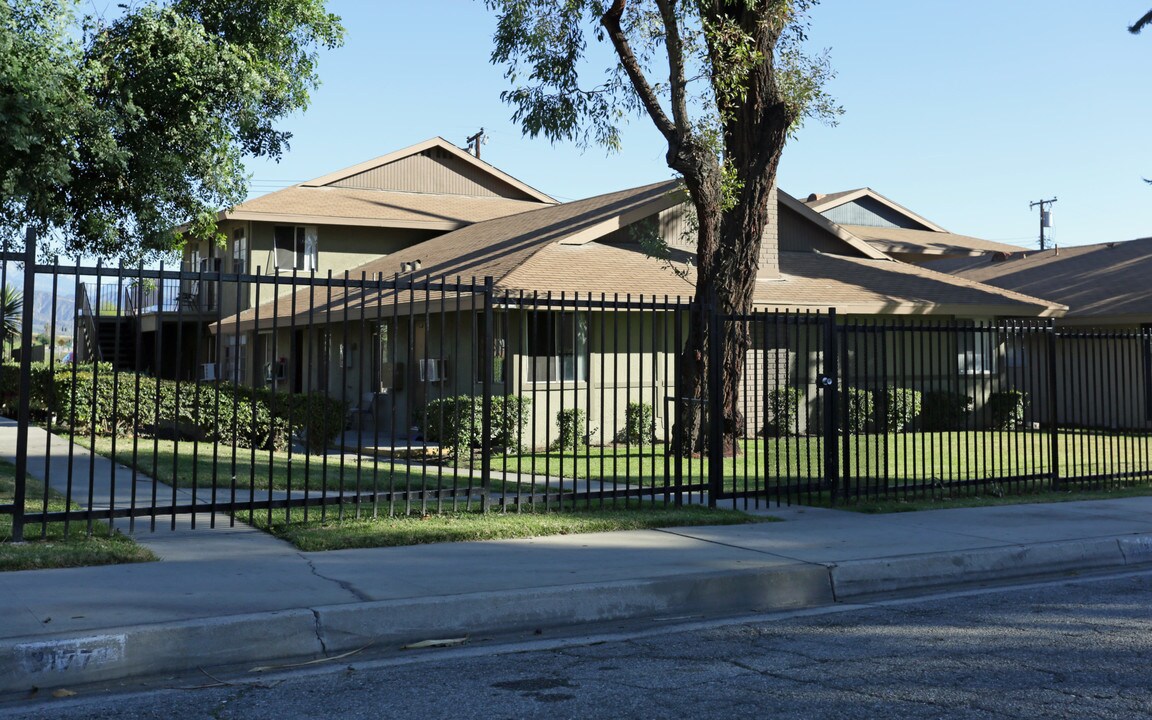 2177 Guthrie St in San Bernardino, CA - Foto de edificio