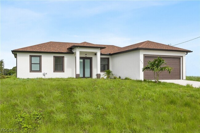 744 Oakridge Ave S in Lehigh Acres, FL - Building Photo - Building Photo