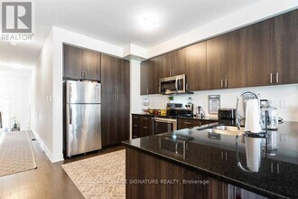 433 Izumi Gate in Milton, ON - Building Photo - Building Photo