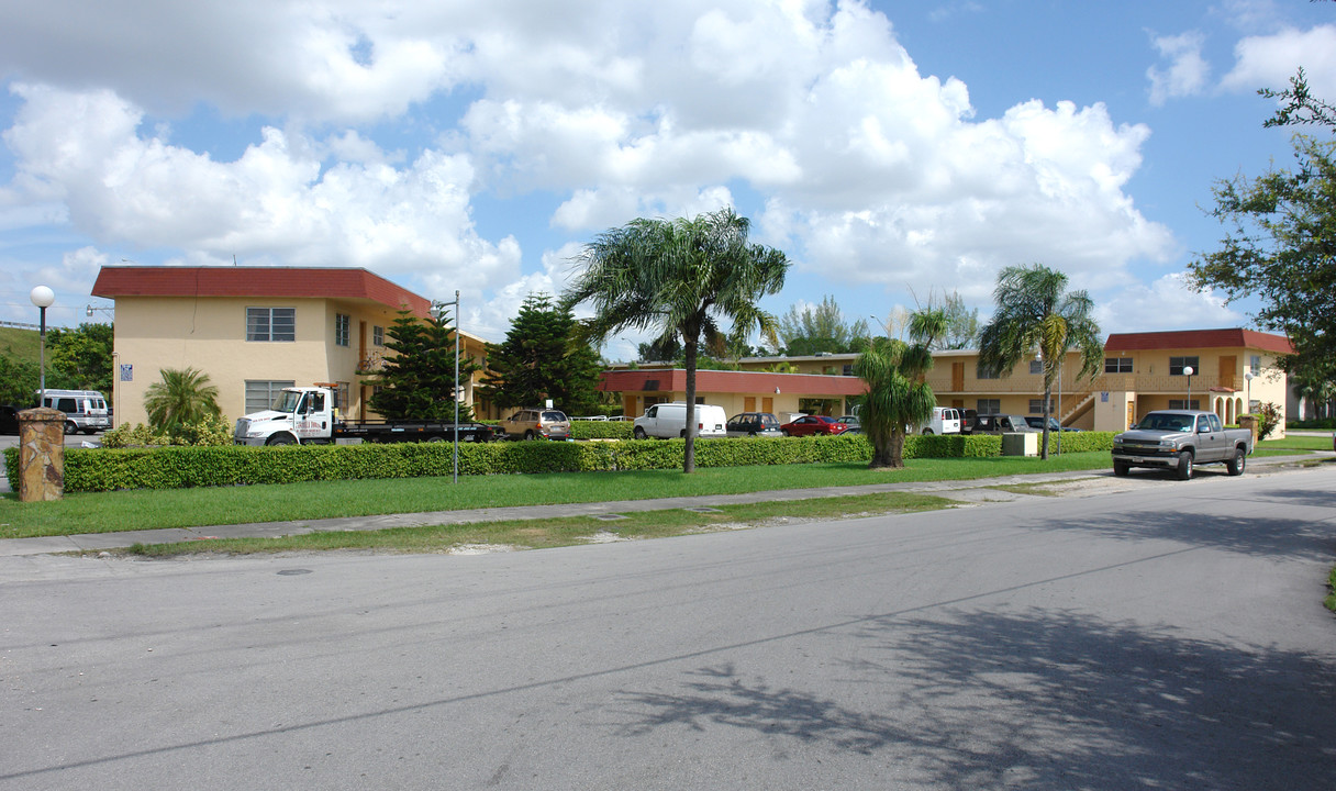 Galloway Court Apartments in Miami, FL - Building Photo