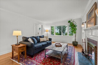 42 Iselin Terrace in Larchmont, NY - Building Photo - Building Photo