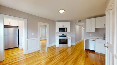 1588 Cambridge St, Unit F in Cambridge, MA - Foto de edificio - Building Photo