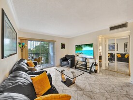 201 178th Dr in Sunny Isles Beach, FL - Building Photo