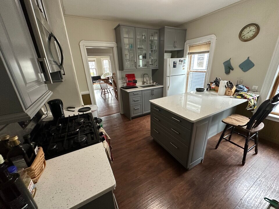 85 Lowden Ave, Unit 2 in Somerville, MA - Foto de edificio