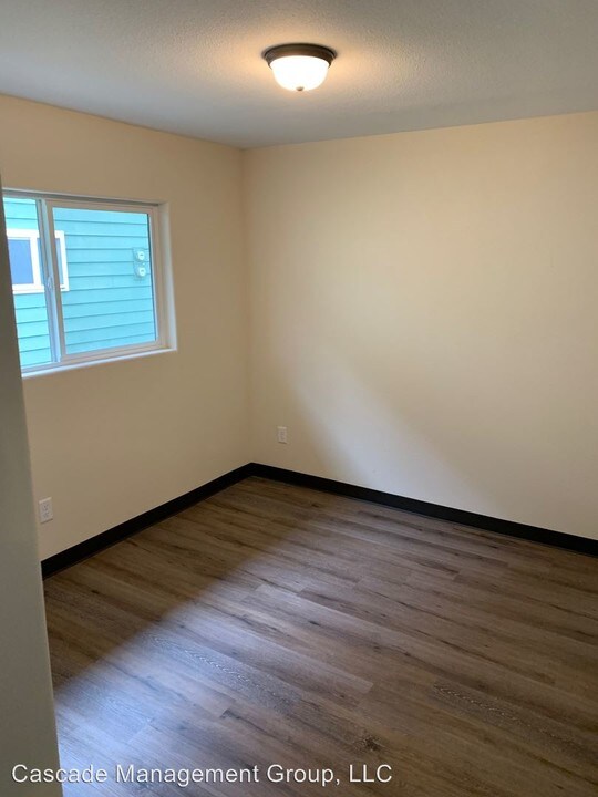 127 Whitman St S in Monmouth, OR - Building Photo