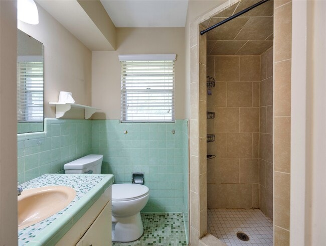 2 Circle Dr in Conroe, TX - Building Photo - Building Photo