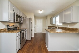 2115 Montgomery Ln in La Vergne, TN - Building Photo - Building Photo