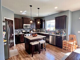 N60W13701 Weyerhaven Dr in Menomonee Falls, WI - Building Photo