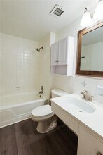 2600 Bellefontaine in Houston, TX - Building Photo - Building Photo