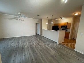 8290 Gate Pkwy W in Jacksonville, FL - Building Photo - Building Photo