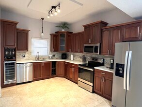 1640 Presidential Way in West Palm Beach, FL - Foto de edificio - Building Photo