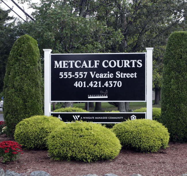 Metcalf Courts II in Providence, RI - Foto de edificio - Building Photo