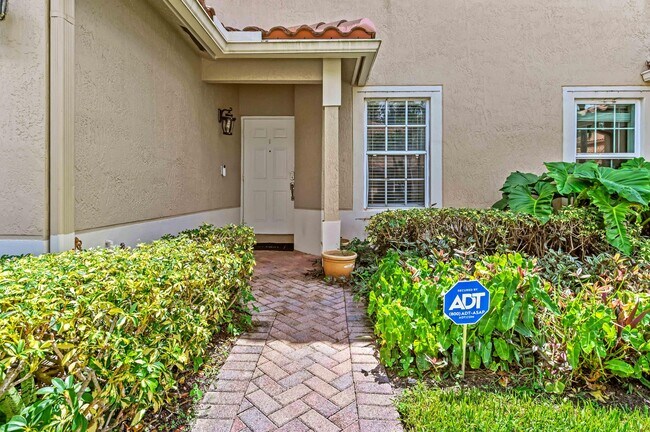 6435 Park Lake Cir in Boynton Beach, FL - Building Photo - Building Photo