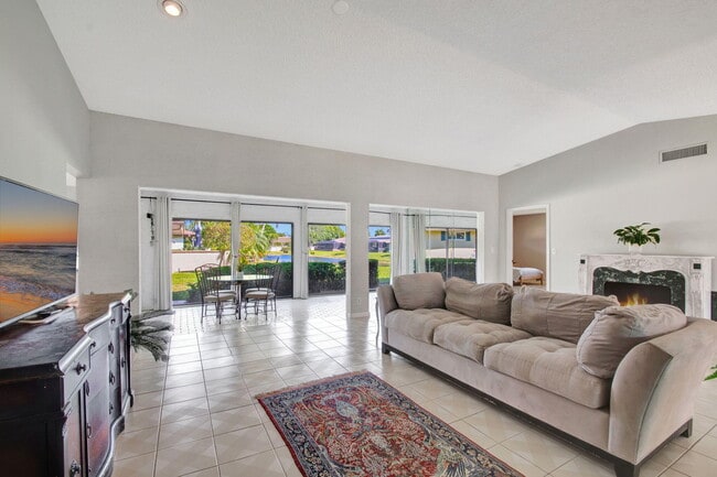 10452 Greentrail Dr S in Boynton Beach, FL - Building Photo - Building Photo