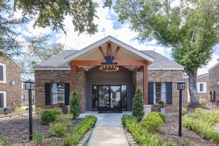 Edgewater Pointe in Biloxi, MS - Building Photo