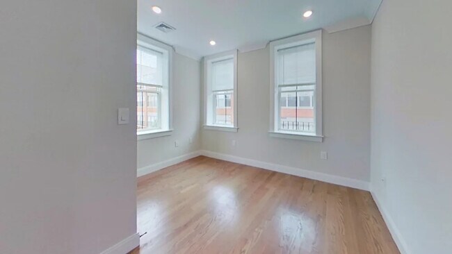 202 Porter St, Unit 6 in Boston, MA - Building Photo - Building Photo