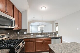 376 Henry St in Alvin, TX - Foto de edificio - Building Photo