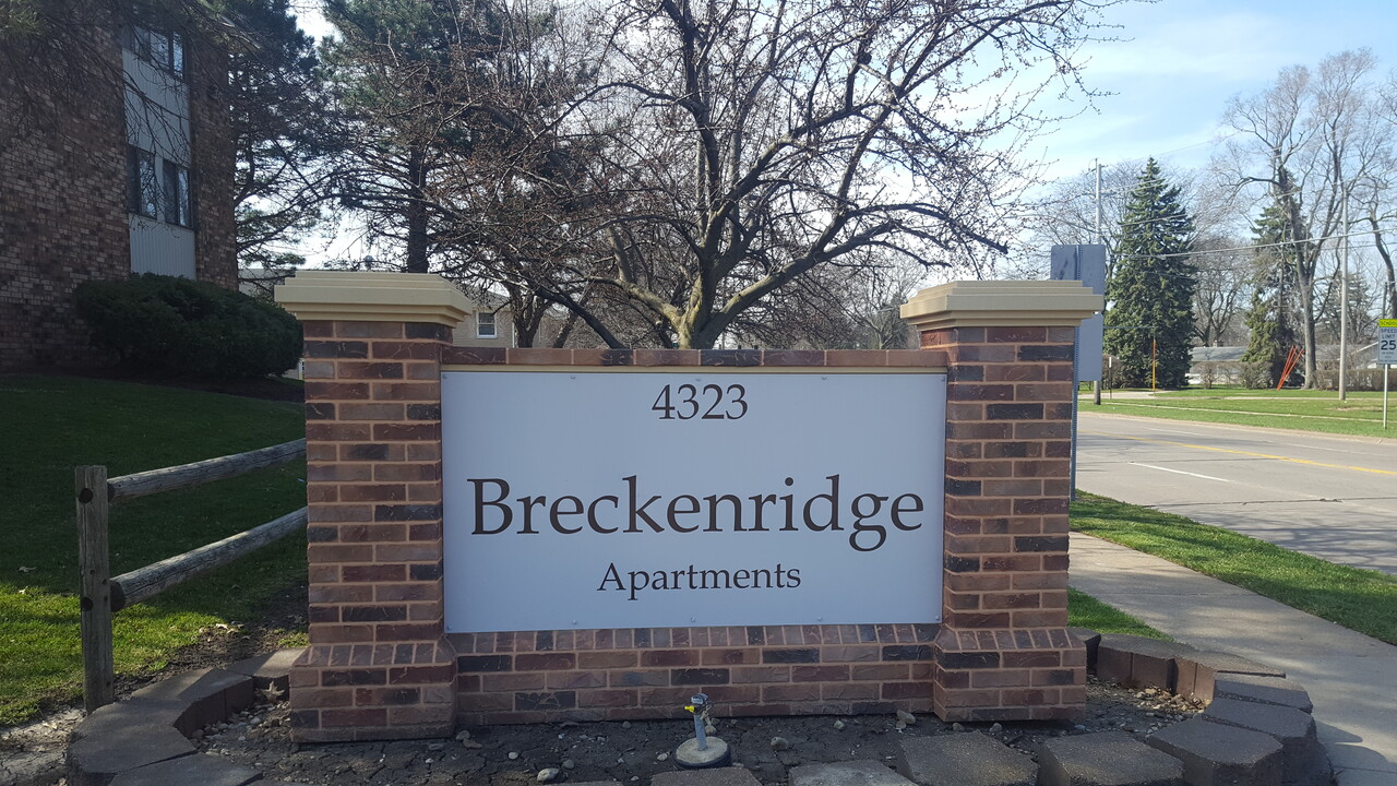 Breckenridge Apartments in Davenport, IA - Building Photo