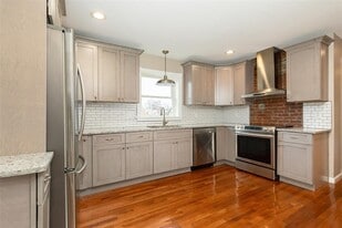 204 Mill St, Unit 1 in Poughkeepsie, NY - Building Photo