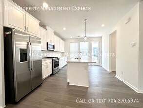 211 Tamala St in Davidson, NC - Building Photo - Building Photo