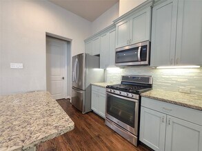 1919 Hickory St in Houston, TX - Building Photo - Building Photo