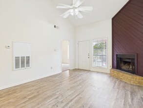 1802 Woodsman Dr in College Station, TX - Building Photo - Building Photo