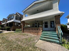 2196 Lewis Dr in Lakewood, OH - Building Photo