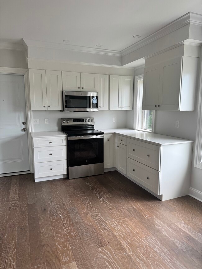 58 Stonington St, Unit 58 Stonington St. 2nd Flr