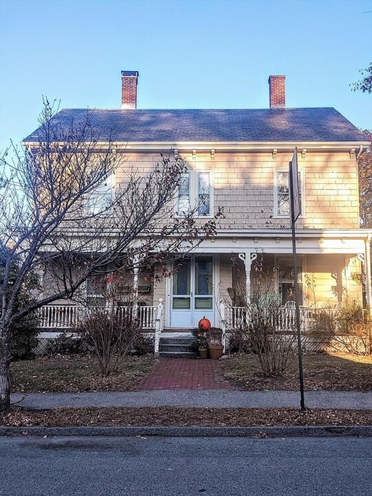 22 Phillips St in Watertown, MA - Building Photo