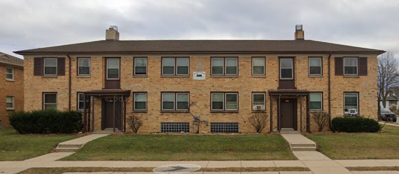 5729 W Lincoln Ave, Unit 4 in West Allis, WI - Building Photo