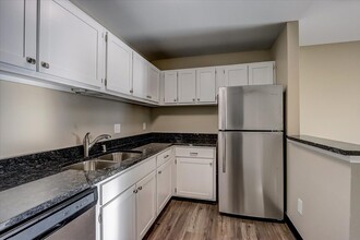 Tosa Village Apartments in Milwaukee, WI - Building Photo - Building Photo